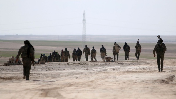 L'armée syrienne bombarde les forces kurdes, une première L'armée syrienne bombarde les forces kurdes, une première