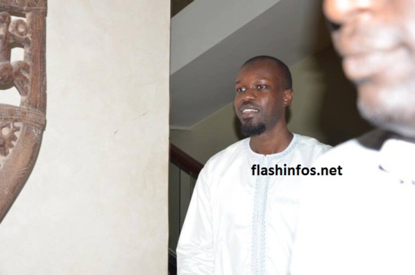 Sonko garde le sourire malgrès sa radiation