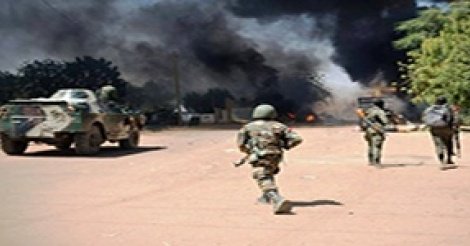 Mali: trois militaires tués dans une embuscade dans le centre du pays Mali: trois militaires tués dans une embuscade dans le centre du pays