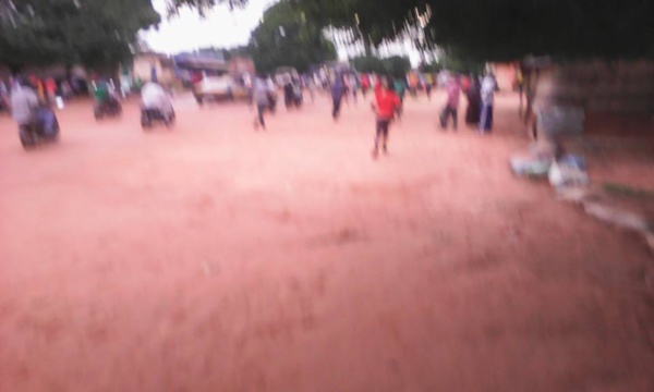 Incroyable à Zigunchor : Envahi par la population, le seul camion de moutons se réfugie à la police Incroyable à Zigunchor : Envahi par la population, le seul camion de moutons se réfugie à la police