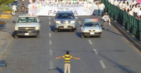 Agé de 12 ans, il tente de stopper une manifestation anti-mariage gay