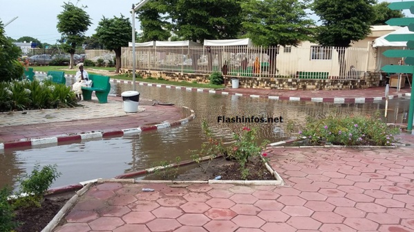 L'Hôpital de Grand-Yoff sous les eaux de pluie (images) L'Hôpital de Grand-Yoff sous les eaux de pluie (images)