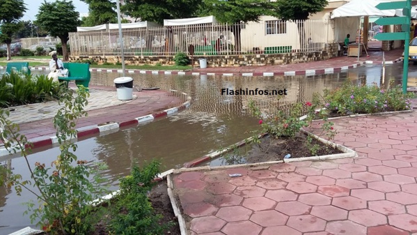 L'Hôpital de Grand-Yoff sous les eaux de pluie (images) L'Hôpital de Grand-Yoff sous les eaux de pluie (images)