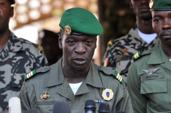 Il s'enfuit au Sénégal avec une tête de cheval pour échapper au général malien Amadou Sanogo Il s'enfuit au Sénégal avec une tête de cheval pour échapper au général malien Amadou Sanogo