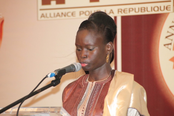 UR : Thérèse Faye Diouf copieusement huée et humiliée devant Macky Sall