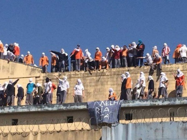 62 détenus s'échappent lors d'une nouvelle mutinerie au Brésil 62 détenus s'échappent lors d'une nouvelle mutinerie au Brésil