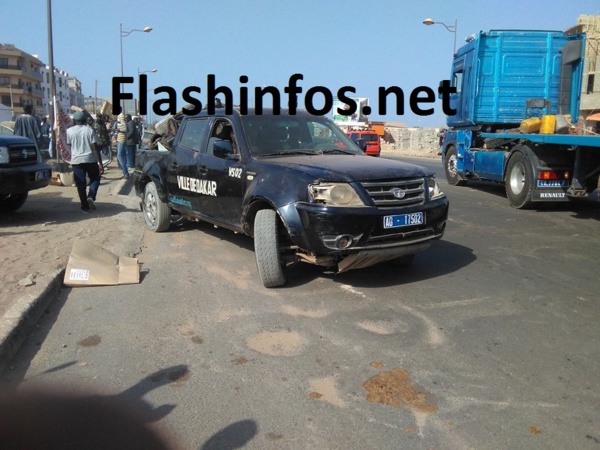 Mermoz-Sacré-Coeur: Barth déloge les mécaniciens sur l'ancienne piste (Photos) Mermoz-Sacré-Coeur: Barth déloge les mécaniciens sur l'ancienne piste (Photos)