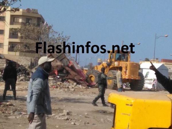 Mermoz-Sacré-Coeur: Barth déloge les mécaniciens sur l'ancienne piste (Photos) Mermoz-Sacré-Coeur: Barth déloge les mécaniciens sur l'ancienne piste (Photos)
