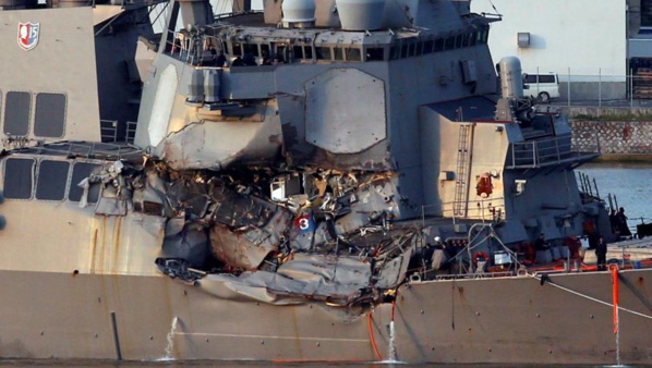 Japon: étrange collision entre un destroyer américain et un cargo philippin