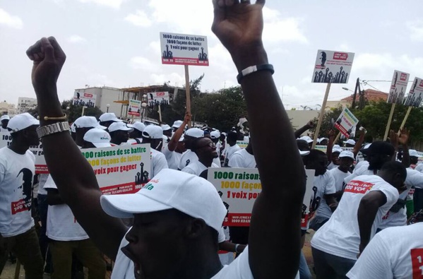 Législatives 2017 : 1000 pro-Khalifa entament une “marche silencieuse” Législatives 2017 : 1000 pro-Khalifa entament une “marche silencieuse”