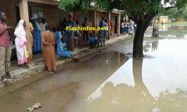 Kolda : On patauge pour accéder au centre de vote Gadapara Kolda : On patauge pour accéder au centre de vote Gadapara