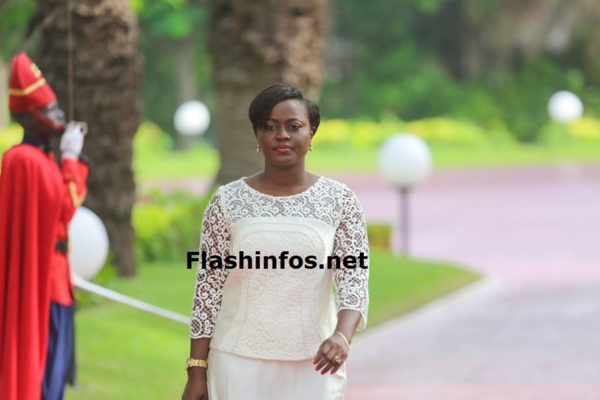 L'Entrée du Ministre Angélique Manga à sa 1ère Réunion du Conseil des Ministres (Images)