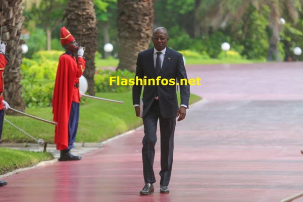 Le Ministre Abdoulaye Diop à sa 1ère Réunion du Conseil des Ministres (Images)