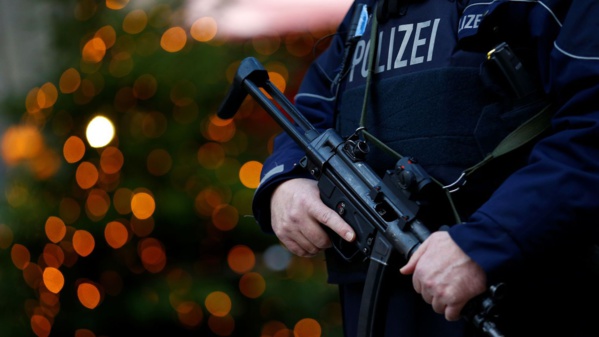 Allemagne: Un objet suspect découvert sur le marché de Noël de Potsdam