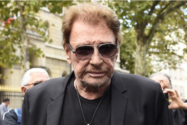 Macron : Johnny Hallyday «fait partie des héros français»