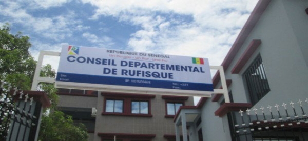 Rufisque : Le Conseil départemental expulsé de son siège pour… Rufisque : Le Conseil départemental expulsé de son siège pour…