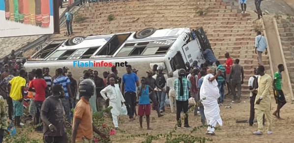 Un bus Tata chute d'un échangeur, plusieurs blessés (provisoire) à la Patte d'Oie