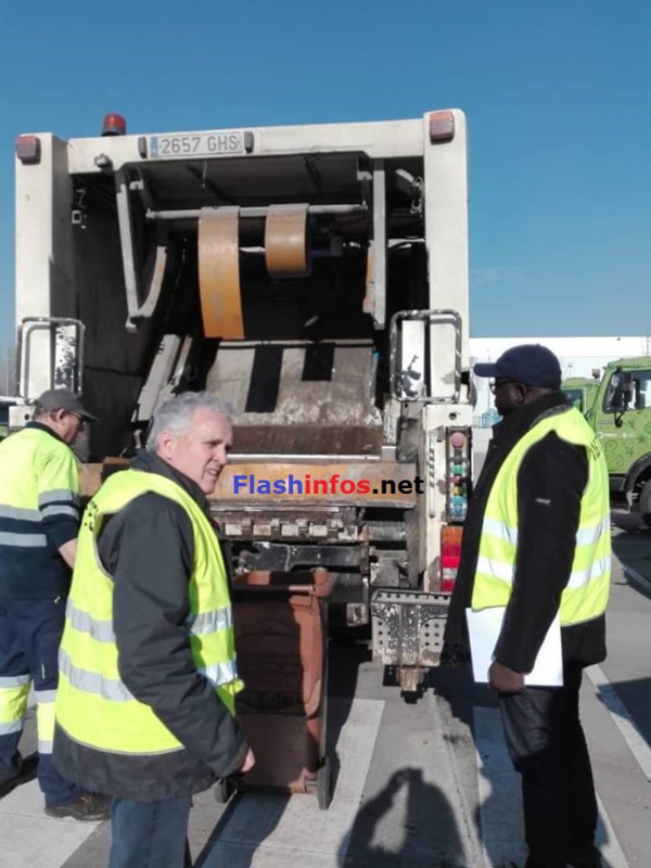 Collecte et transport d'ordures : La Ville de Ziguinchor réceptionne 2 Camions-tasseurs offerts par la mairie de VIC en Espagne