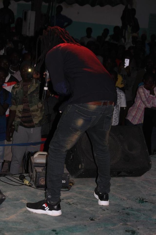 Sortie du Single "Beautiful Women" : Les images du concert de D'Gueune Sortie du Single "Beautiful Women" : Les images du concert de D'Gueune