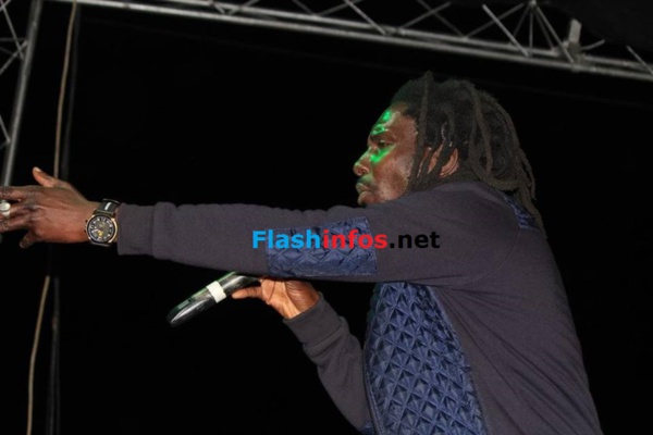 Sortie du Single "Beautiful Women" : Les images du concert de D'Gueune Sortie du Single "Beautiful Women" : Les images du concert de D'Gueune