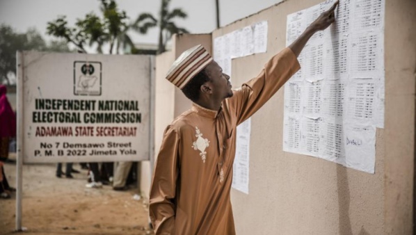Présidentielle nigériane: la pression s'accroît sur la Commission électorale
