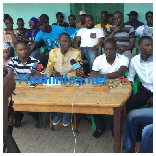 Laissés en rade, les jeunes de Bby de Ziguinchor exigent leur place dans les instances de décisions et... Laissés en rade, les jeunes de Bby de Ziguinchor exigent leur place dans les instances de décisions et...