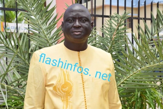 Casa-Sport : Macky offre un Bus au club, nomme le Président Seydou Sané au grade de chevalier national du lion et... Casa-Sport : Macky offre un Bus au club, nomme le Président Seydou Sané au grade de chevalier national du lion et...