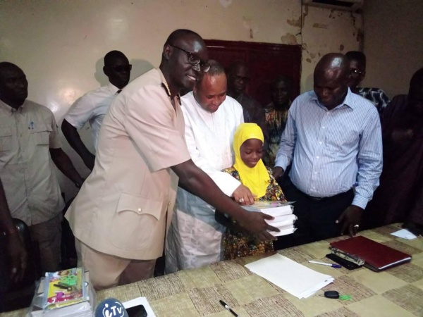 Solidarité : La mairie de kolda offre des kits scolaires et une ambulance aux populations de la commune Solidarité : La mairie de kolda offre des kits scolaires et une ambulance aux populations de la commune