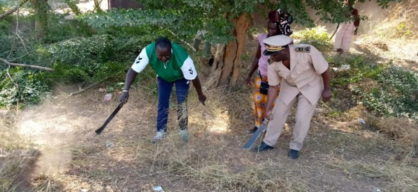 Cleaning day Oukout: Le sous préfet de Loudia-Wolof et son adjoint dans l'action.