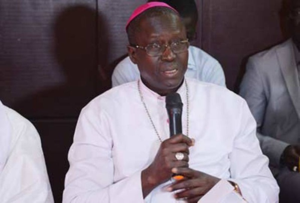 Monseigneur Benjamin Ndiaye : "Le Sénégal est prisonnier de ses hommes politiques" Monseigneur Benjamin Ndiaye : "Le Sénégal est prisonnier de ses hommes politiques"