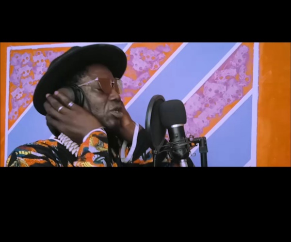 Covid-19 / L'artiste Paco Diatta sensibilise... (Clip) 