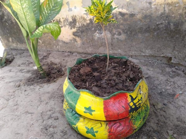 Ziguinchor : Le jeune Chérif Diémé s'active dans le recyclage de pneu (Photos) 