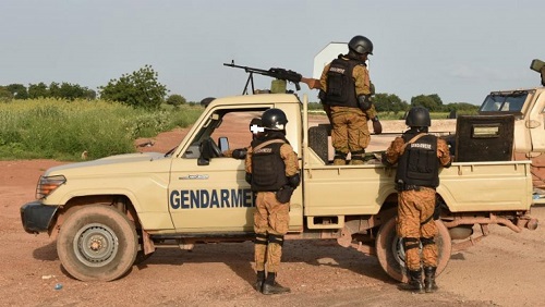 Mali: cinq gendarmes tués dans une attaque jihadiste à l'ouest du pays Mali: cinq gendarmes tués dans une attaque jihadiste à l'ouest du pays