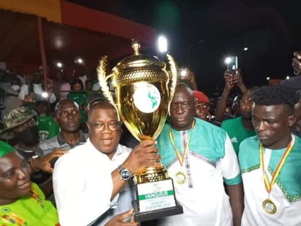 Ziguinchor : Un joueur, une parcelle. Le cadeau royal du Maire au Casa-Sport et à... Ziguinchor : Un joueur, une parcelle. Le cadeau royal du Maire au Casa-Sport et à...