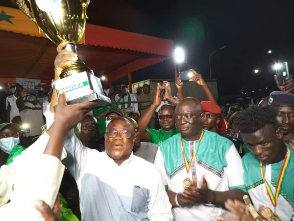 Ziguinchor : Un joueur, une parcelle. Le cadeau royal du Maire au Casa-Sport et à... Ziguinchor : Un joueur, une parcelle. Le cadeau royal du Maire au Casa-Sport et à...