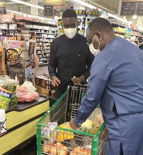 Macky annonce une baisse des prix de l’huile, du sucre et du riz Macky annonce une baisse des prix de l’huile, du sucre et du riz