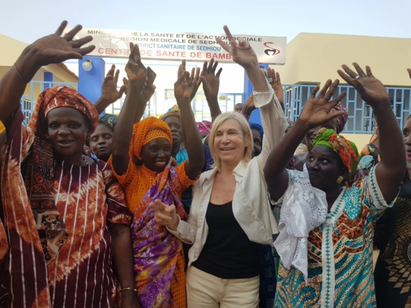 L'association SOS Gazelles fait un don de matériels médicaux pour le village de Sadio Mané