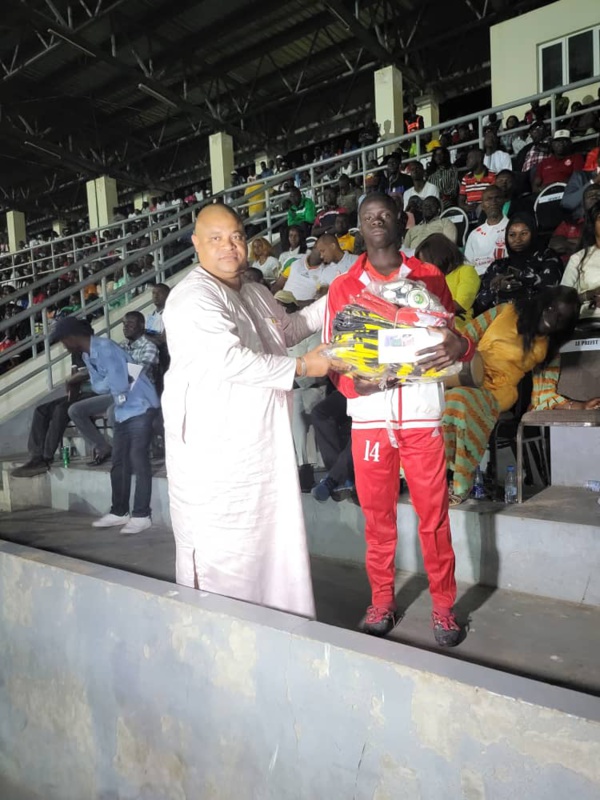 Finale Zone 2B de Ziguinchor : Le parrain Taïbou Diédhiou gâte la jeunesse (images)