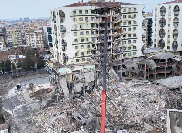 Des séismes font plus de 3000 morts en Turquie et en Syrie