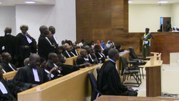 Les avocats de Sonko quittent la salle d'audience