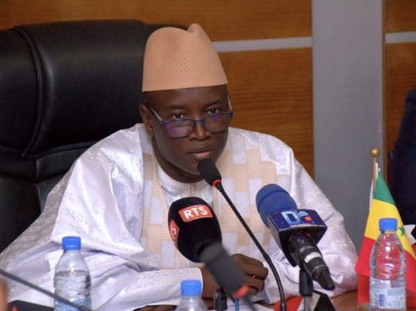 Aly Ngouille Ndiaye démissionne du gouvernement 