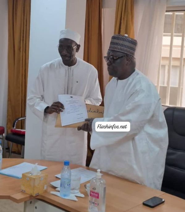 Keur-Madiabel : Le Maire Abdoulaye Diatta a remis un lot de 2345 parrainages au délégué régional Moustapha Niasse