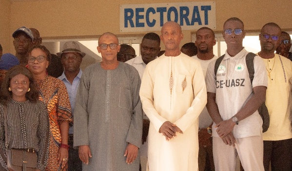 L'UASZ reçoit un don de matériel et de médicaments de la part de ses Alumni L'UASZ reçoit un don de matériel et de médicaments de la part de ses Alumni