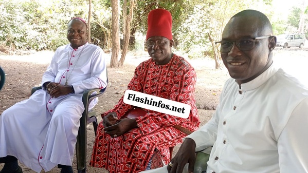 Monseigneur Jean-Baptiste Valter Manga en visite chez le roi de Kalobone : Un pas vers le dialogue interreligieux Monseigneur Jean-Baptiste Valter Manga en visite chez le roi de Kalobone : Un pas vers le dialogue interreligieux