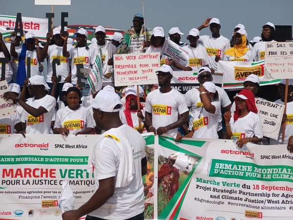 Dakar : Une grande marche pour la justice climatique Dakar : Une grande marche pour la justice climatique