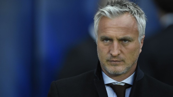 David Ginola victime d'un malaise cardiaque: "Match en plein cagnard, pas malin" David Ginola victime d'un malaise cardiaque: "Match en plein cagnard, pas malin"