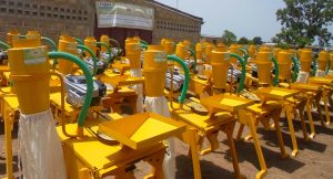 Sanoussy Diakité met à disposition des décortiqueuses pour relancer la culture du fonio Sanoussy Diakité met à disposition des décortiqueuses pour relancer la culture du fonio