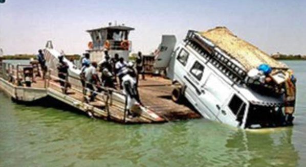 ROSSO SENEGAL : Un bus tombe dans le fleuve, plusieurs morts ROSSO SENEGAL : Un bus tombe dans le fleuve, plusieurs morts