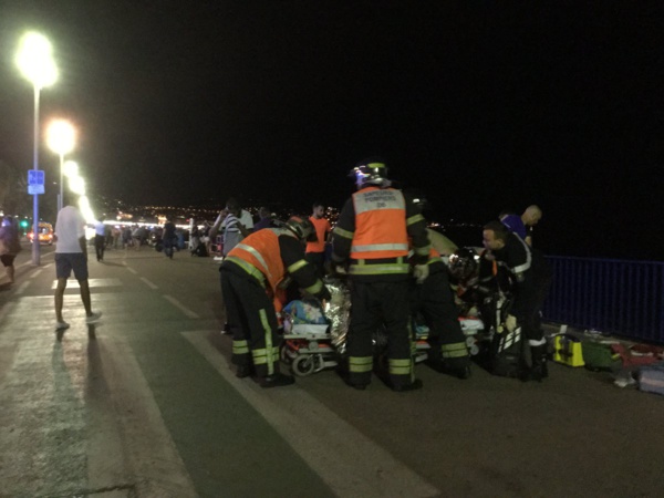 URGENT - FRANCE : 60 personnes tuées dans un attentat à Nice