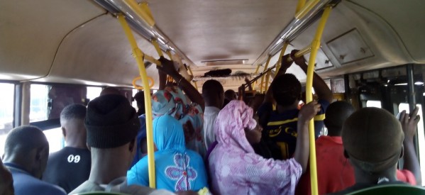 COURSE-POURSUITE, INCONSCIENCE, REMPLISSAGE, ACCIDENTS RÉPÉTITIFS, MUSIQUE À FOND, PORTABLE COLLÉ À L’OREILLE… : LES BUS TATA DE PLUS EN PLUS «FOUS» COURSE-POURSUITE, INCONSCIENCE, REMPLISSAGE, ACCIDENTS RÉPÉTITIFS, MUSIQUE À FOND, PORTABLE COLLÉ À L’OREILLE… : LES BUS TATA DE PLUS EN PLUS «FOUS»